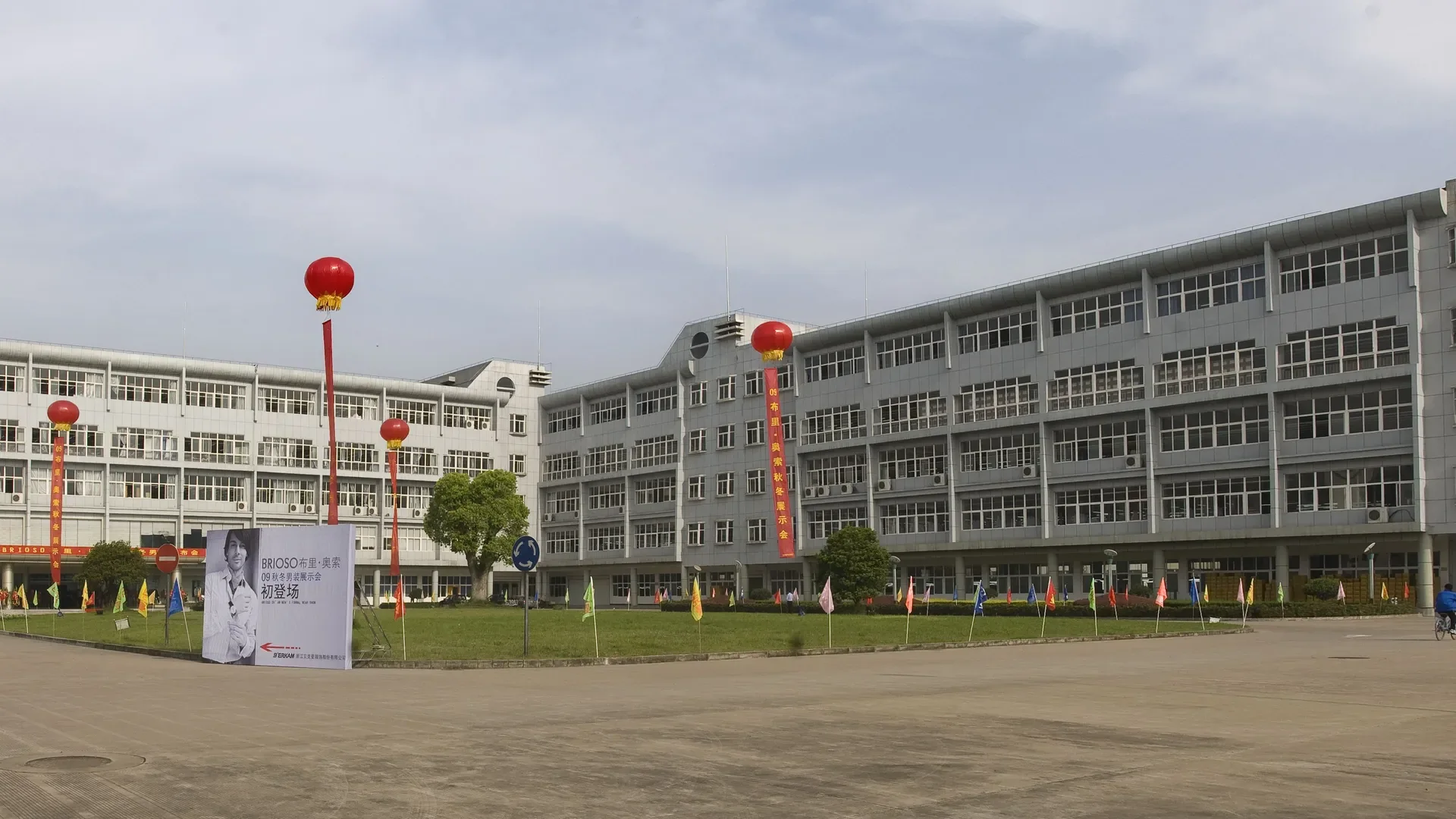 BERKAM uniform manufacturing factory in Yiwu China 8